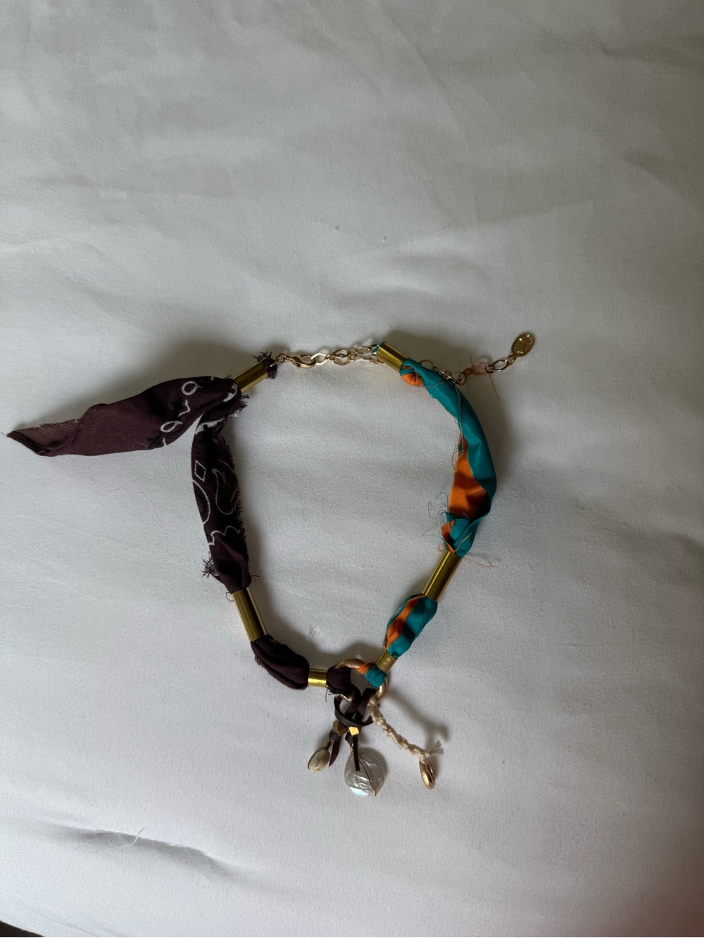 Ariana ost choker